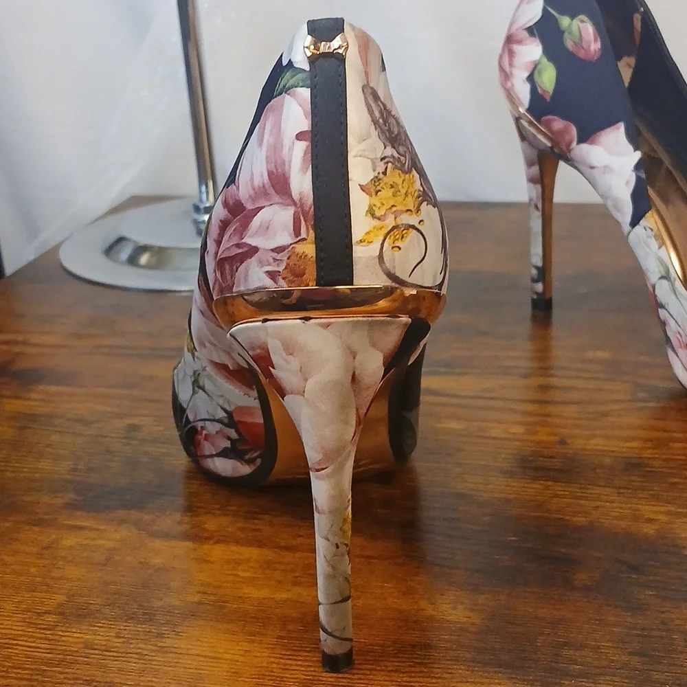 Ted Baker Black and Red Floral Heels Size 38.5 Or Womens Size 8 - Picture 6 of 8